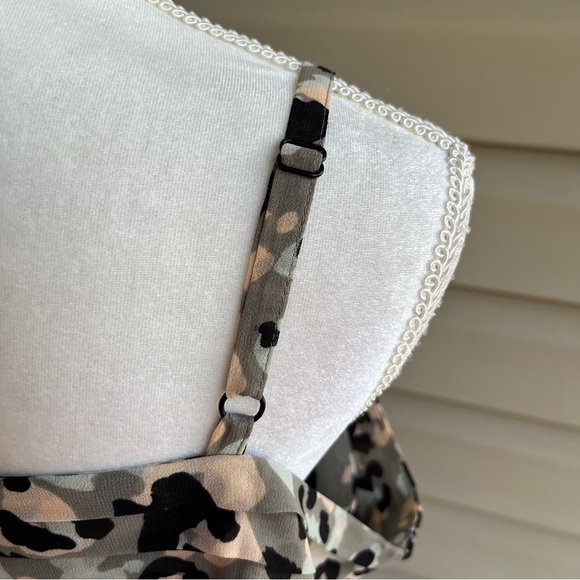 •CAbi• Tiered Off the Shoulder Blouse - Size Medium - Picture 7 of 11